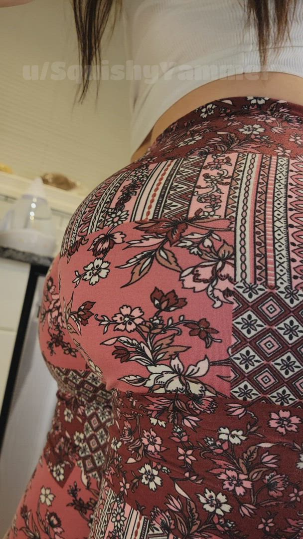 Squishyyammer <strong>@yourpeachplug</strong> in brunette big ass amateur porn video