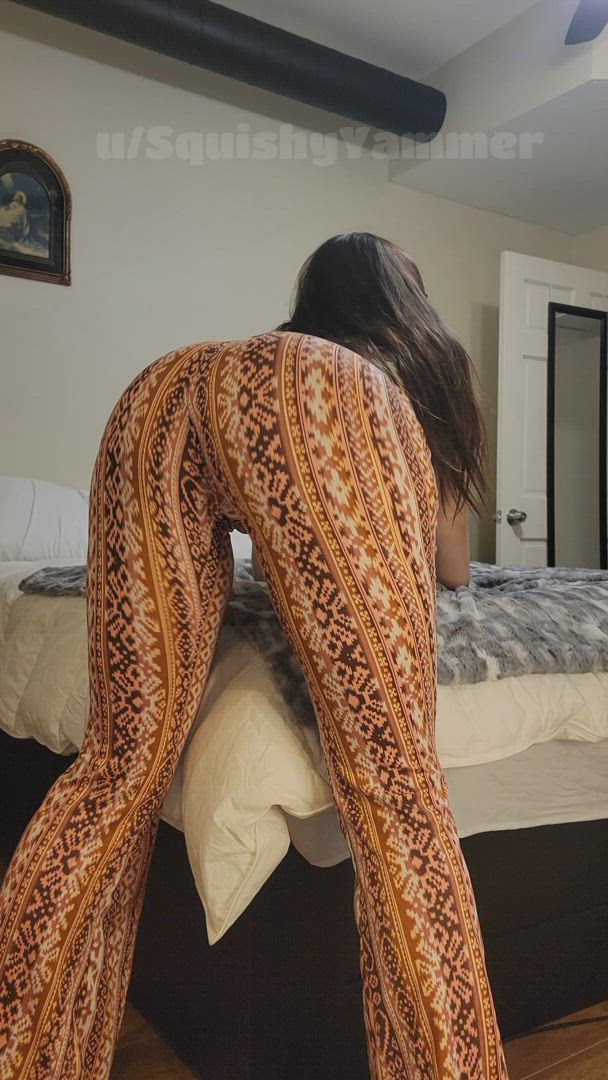 Squishyyammer <strong>@yourpeachplug</strong> in brunette big ass amateur porn video