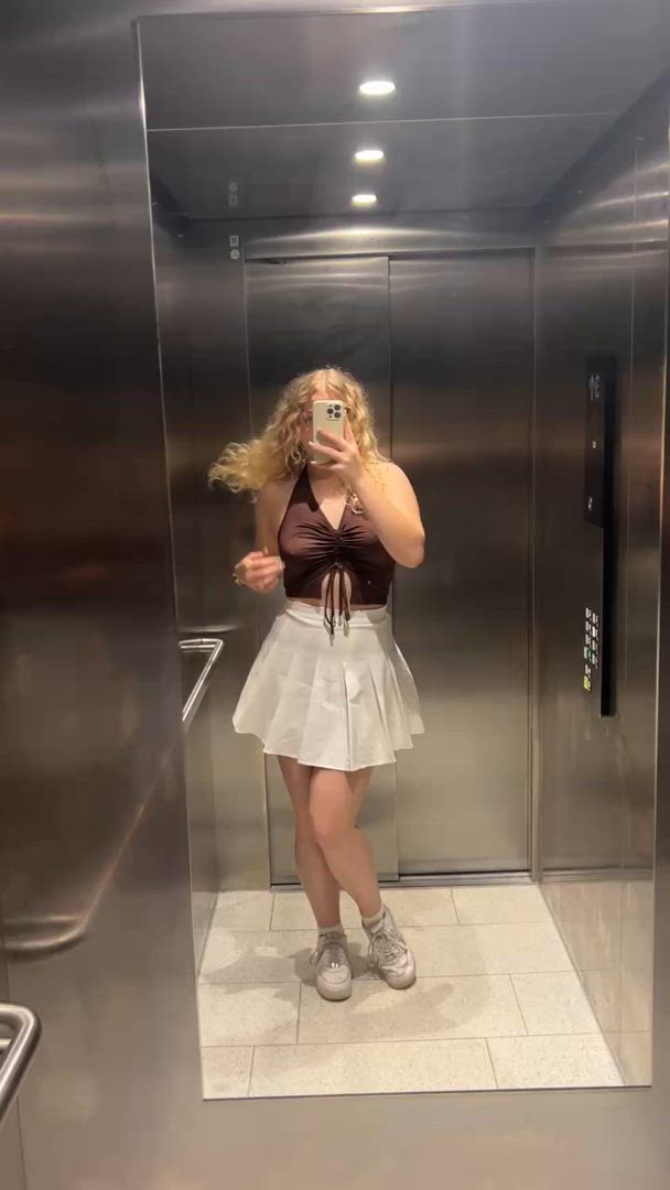 Stacydvs <strong>@stacy.dvs</strong> in 18 years old onlyfans public porn video