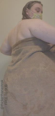 Sunny <strong>@thickerthanasteak</strong> in bubble butt white girl striptease onlyfans big ass booty towel pawg porn video