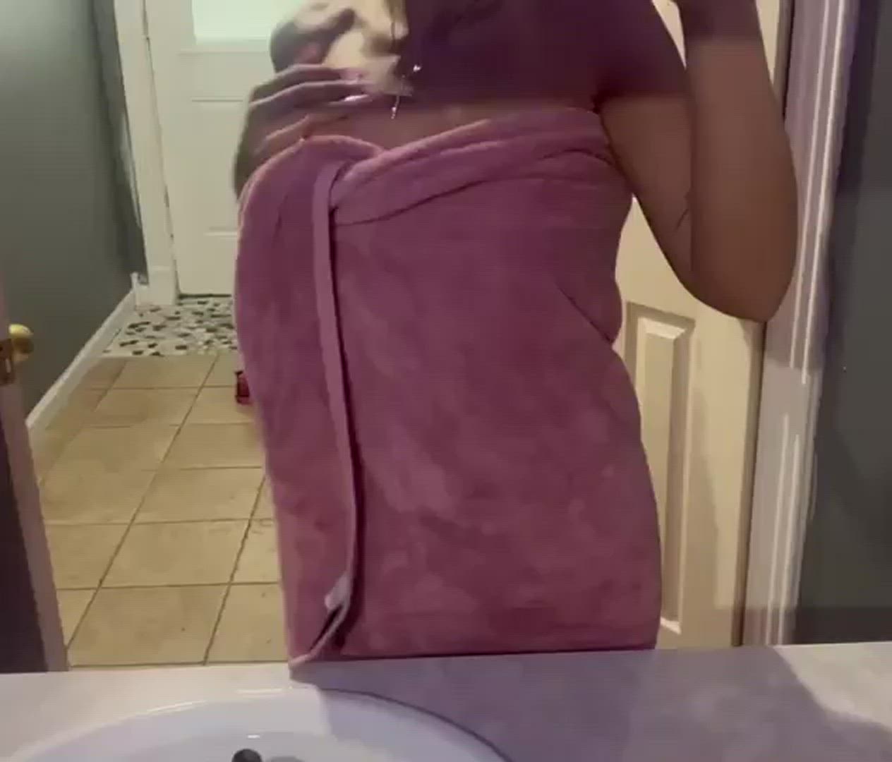 Tannedqueenalexis <strong>@alexisplayhouse</strong> in small nipples small tits shower boobs towel porn video
