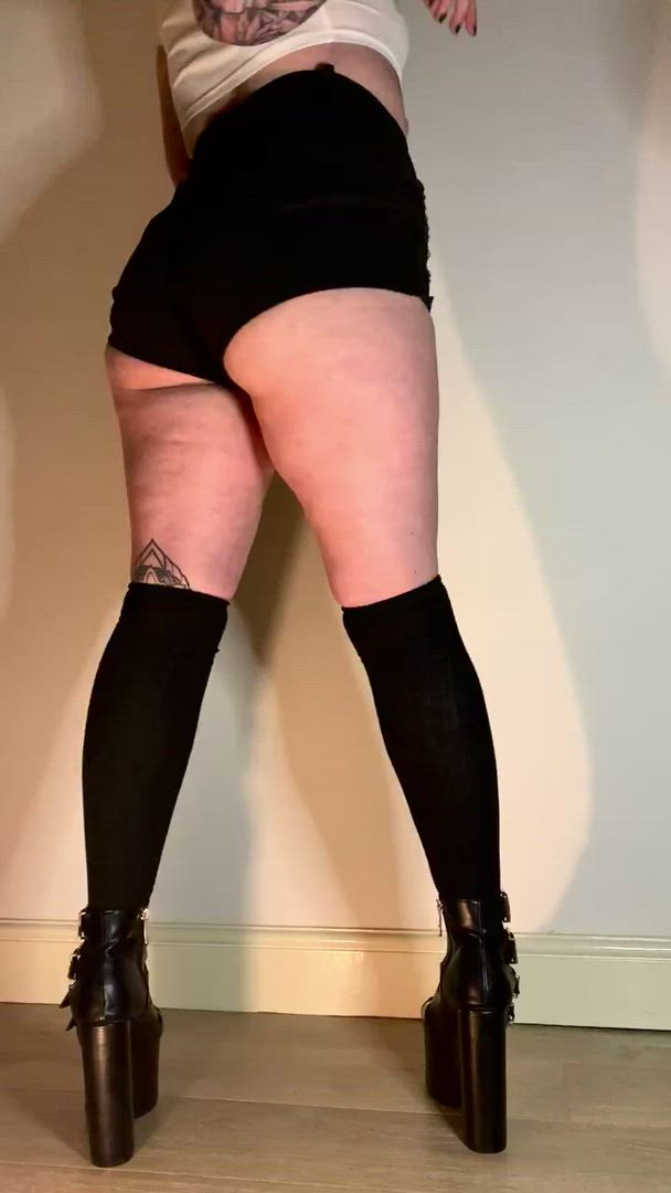 Tashbliss <strong>@raeblaze</strong> in jean shorts high heels tattoo booty porn video