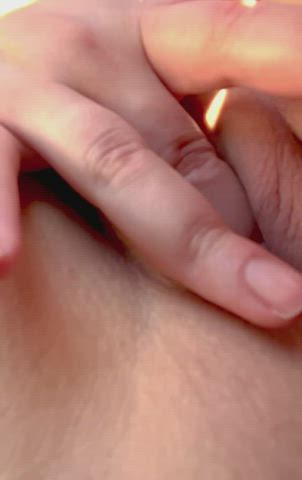 ThatCoupleUpstairs <strong>@thecoupleupstairs</strong> in lips spread pussy masturbating car porn video