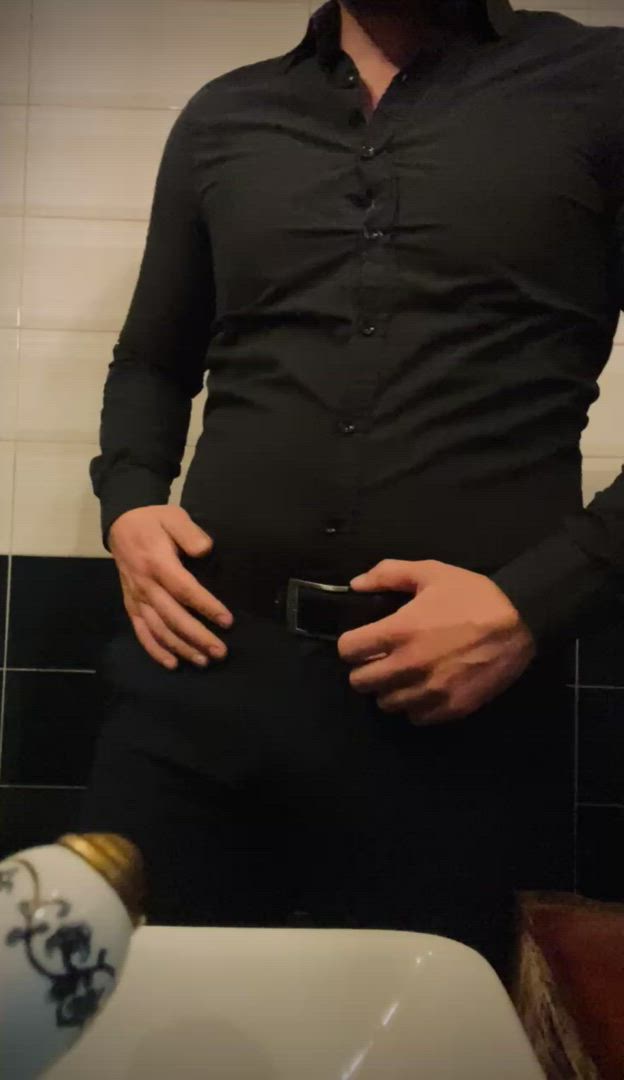 Themanonsuit <strong>@themanonsuitfree</strong> in belt spanking justforfans bulgexxl porn video