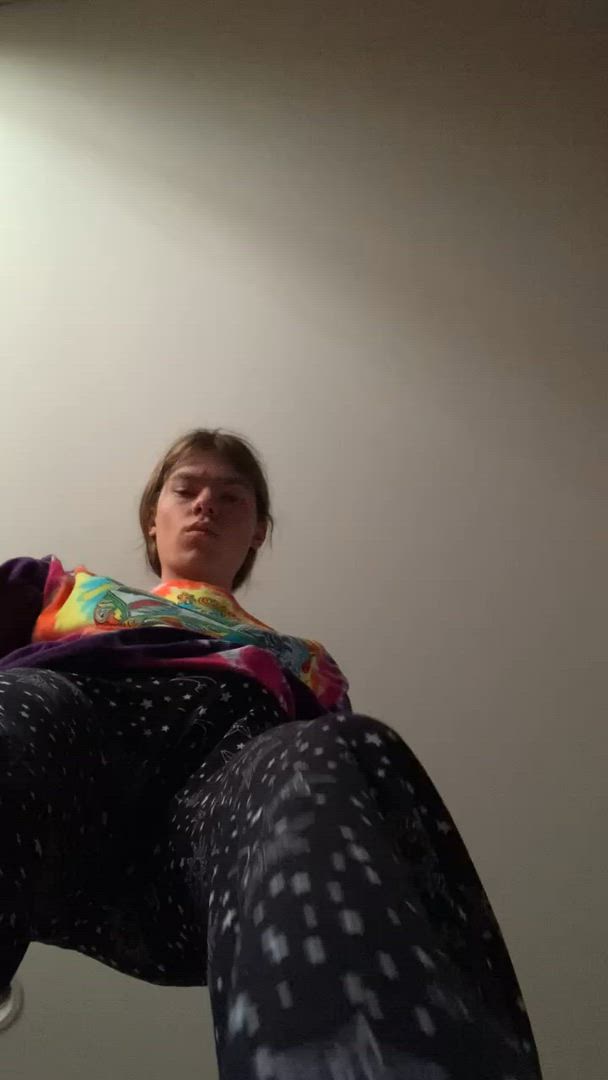 Thislilpiggi <strong>@meimeiprincess</strong> in foot worship barefootmilf blonde porn video
