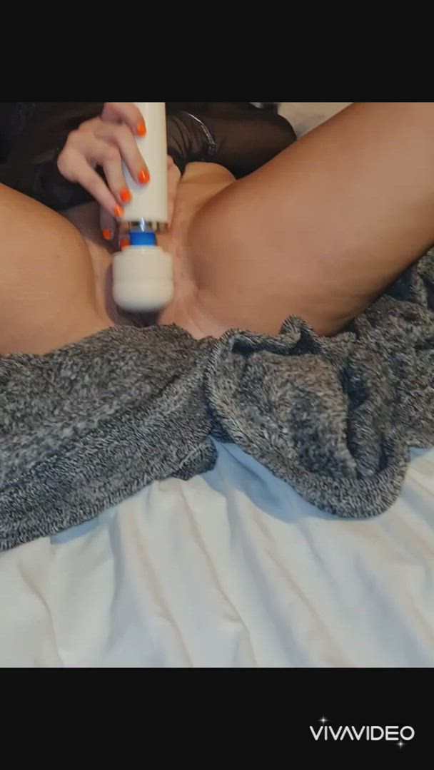 Toetallyme7 <strong>@u189687359</strong> in magic wand squirting sex toy pussy porn video