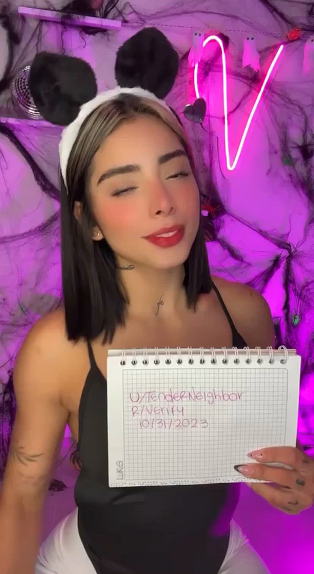 Valeriaherrera <strong>@fitgalval</strong> in r/redgifsverified latina porn video