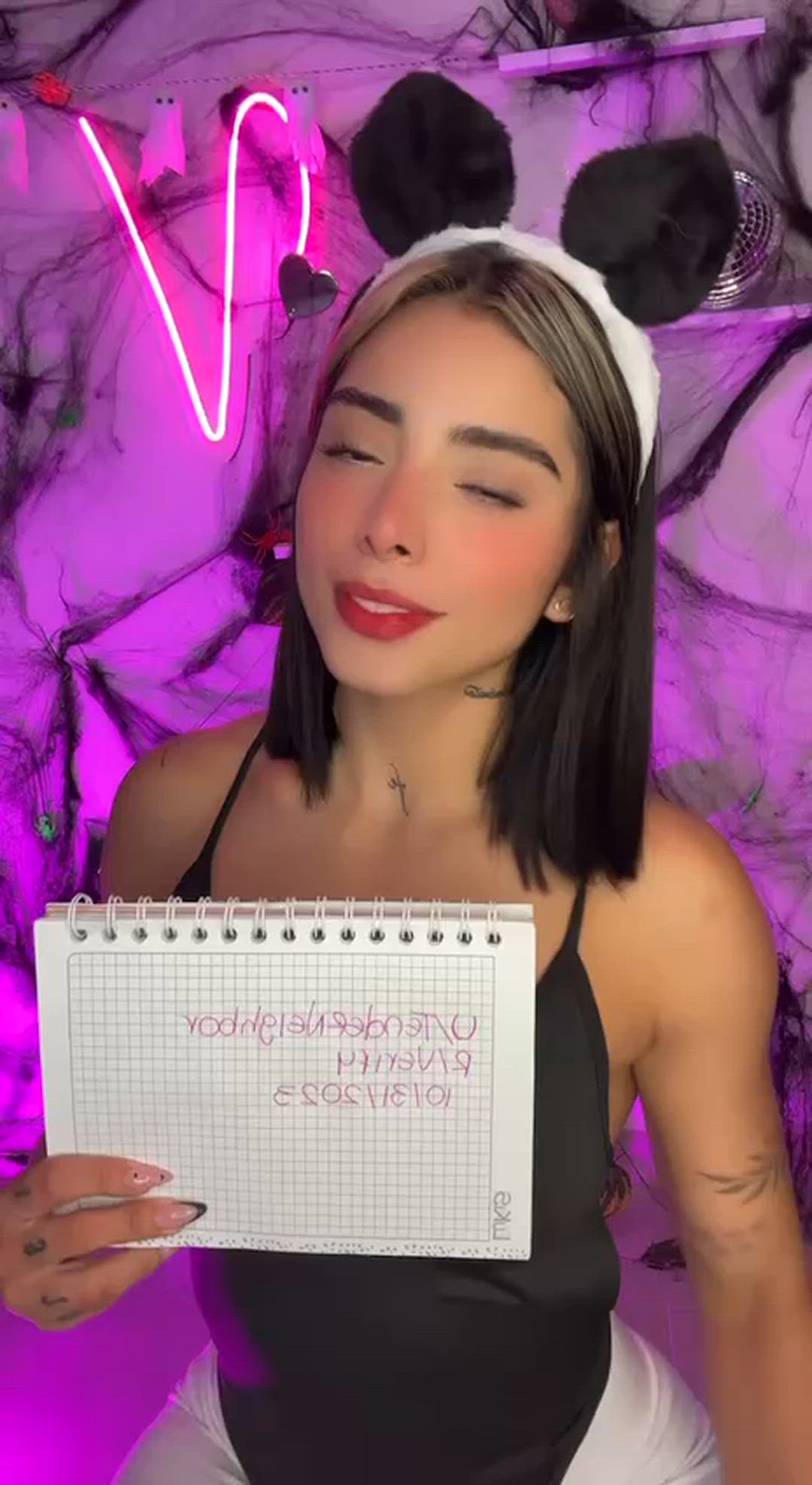 Valeriaherrera <strong>@fitgalval</strong> in r/redgifsverified latina porn video