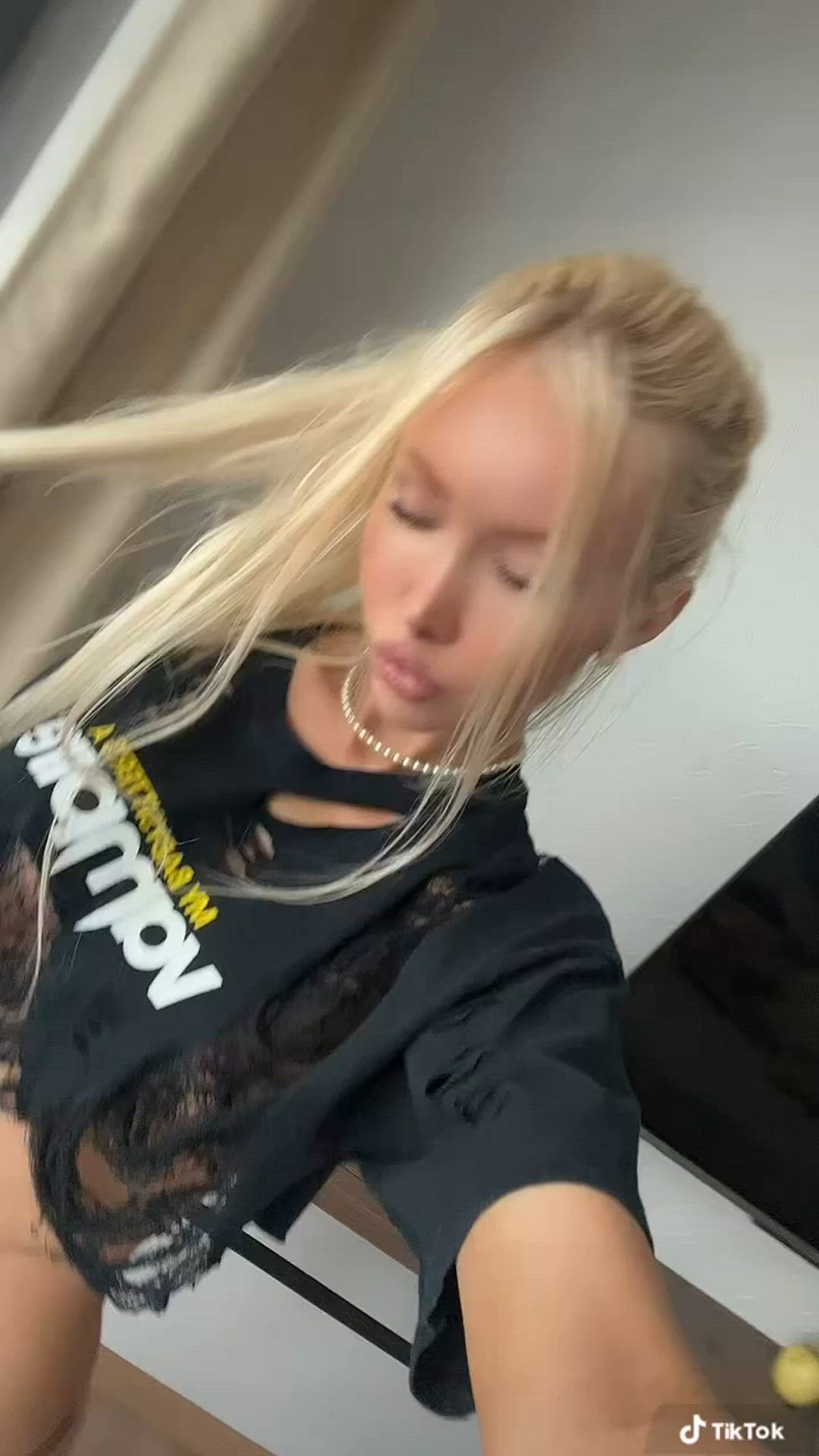 Xjuliadollx <strong>@thejully</strong> in porn video