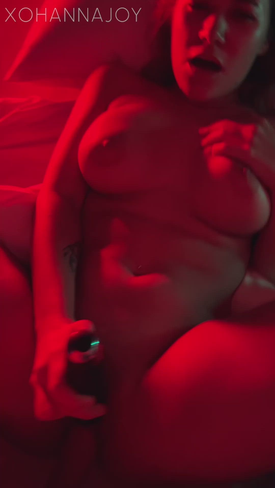 Xohanna Joy <strong>@xohannajoys</strong> in natural tits brunette boobs porn video