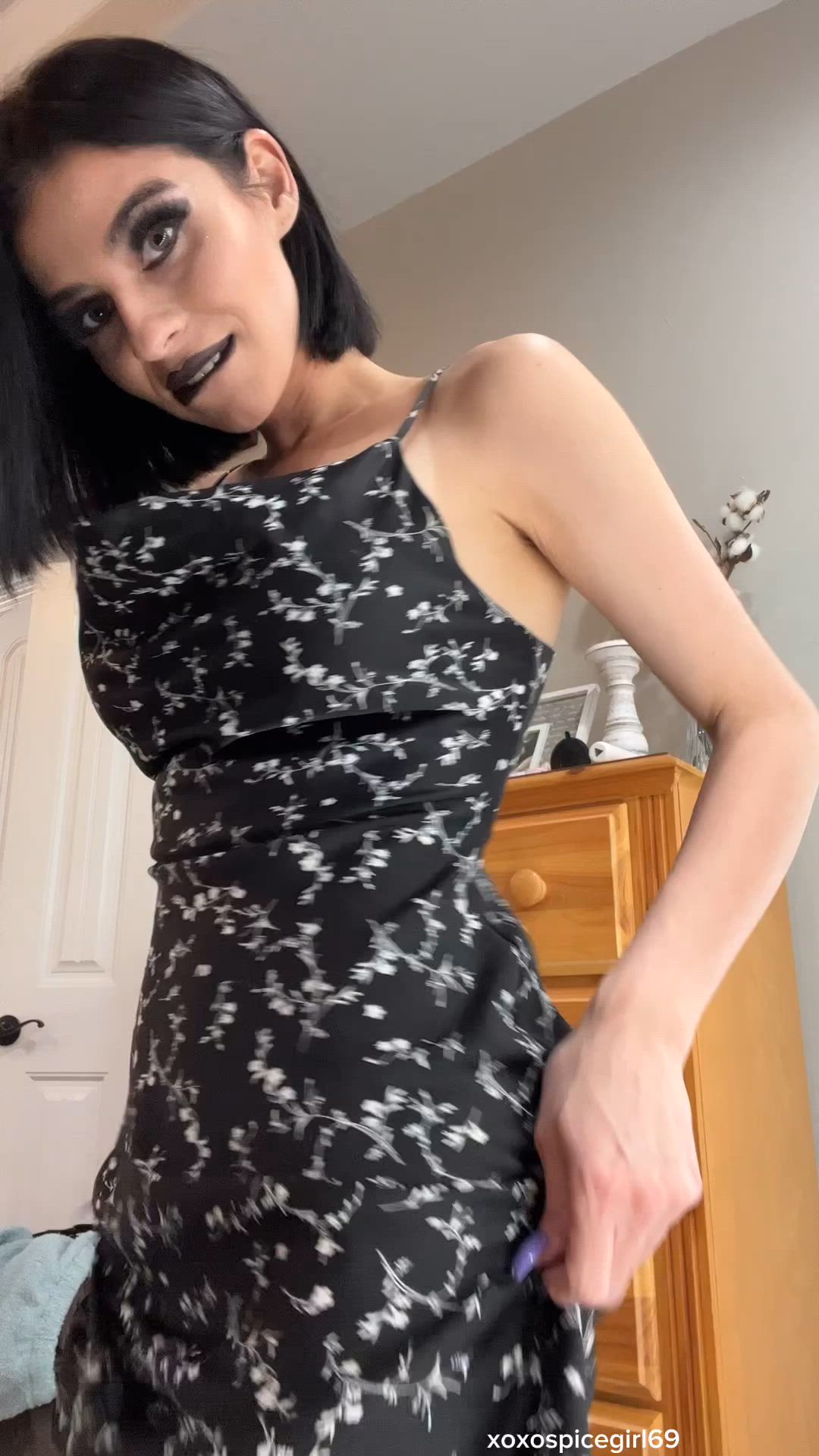 Xoxospicegirl69 <strong>@xoxospicegirl69</strong> in lips spread pussy amateur goth porn video
