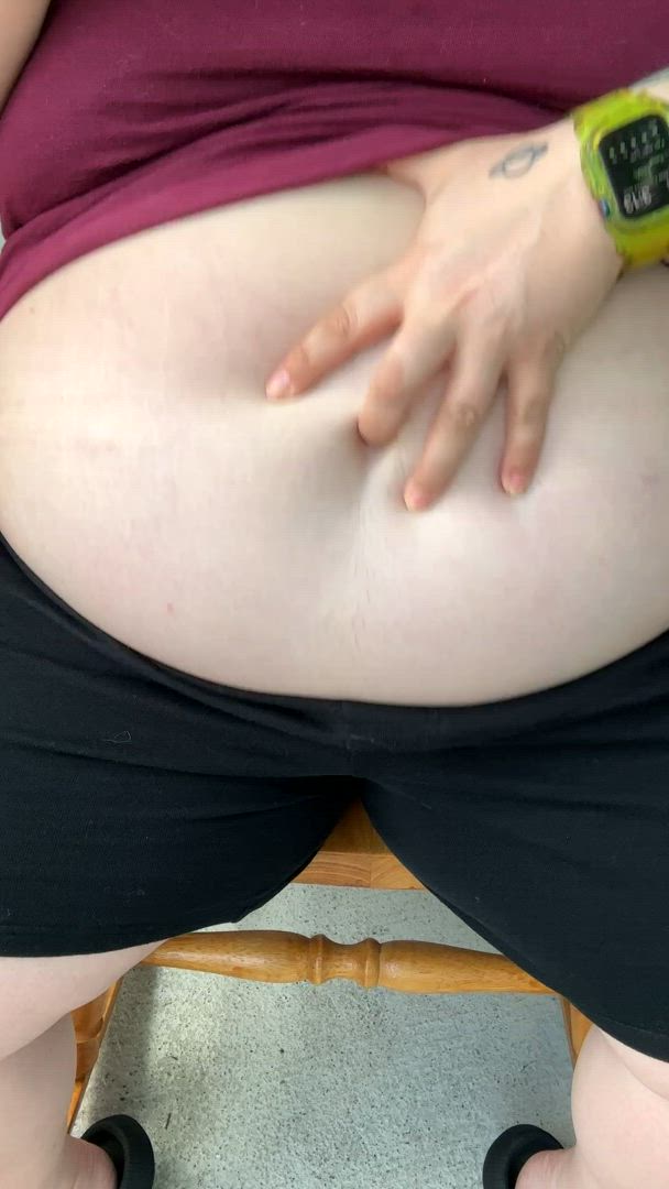 Xxxemiliejayne <strong>@xxxemiliejayne</strong> in button belly onlyfans feedee porn video