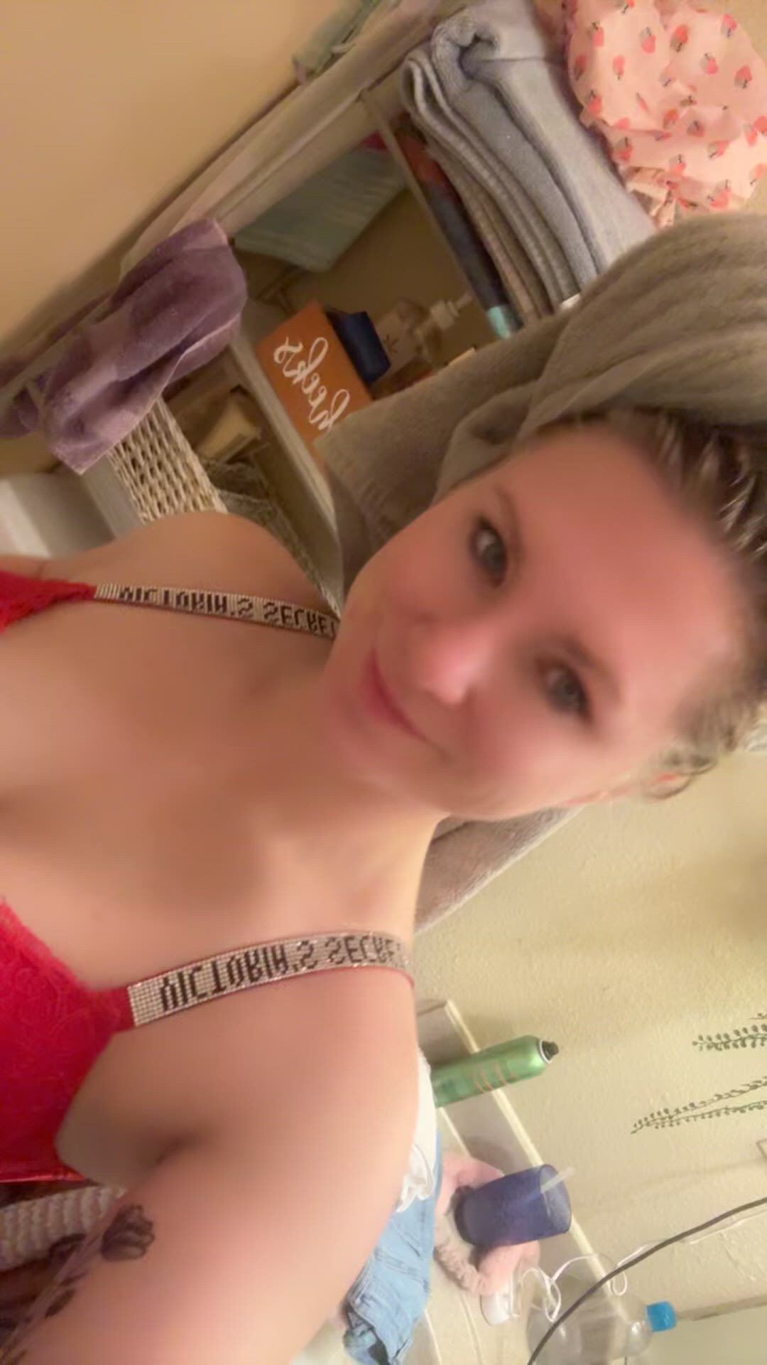 Amateur porn video with onlyfans model Halle Good <strong>@hallegoodgirlx</strong>