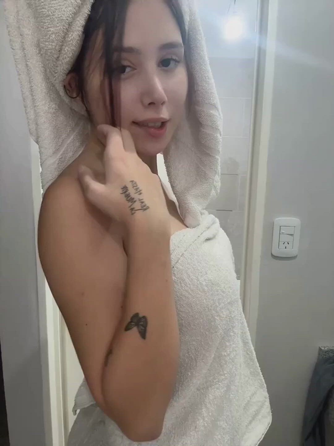 Amateur porn video with onlyfans model thrillhubba <strong>@alexie_live</strong>