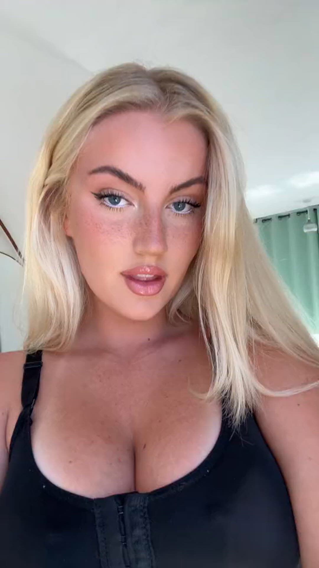 Tease porn video with onlyfans model elsathora <strong>@elsathora</strong>